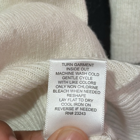 NEW YORK & COMPANY 3/4 Sleeve Women’s Silver Beaded Snow Flake Sweater Size L - Picture 6 of 10